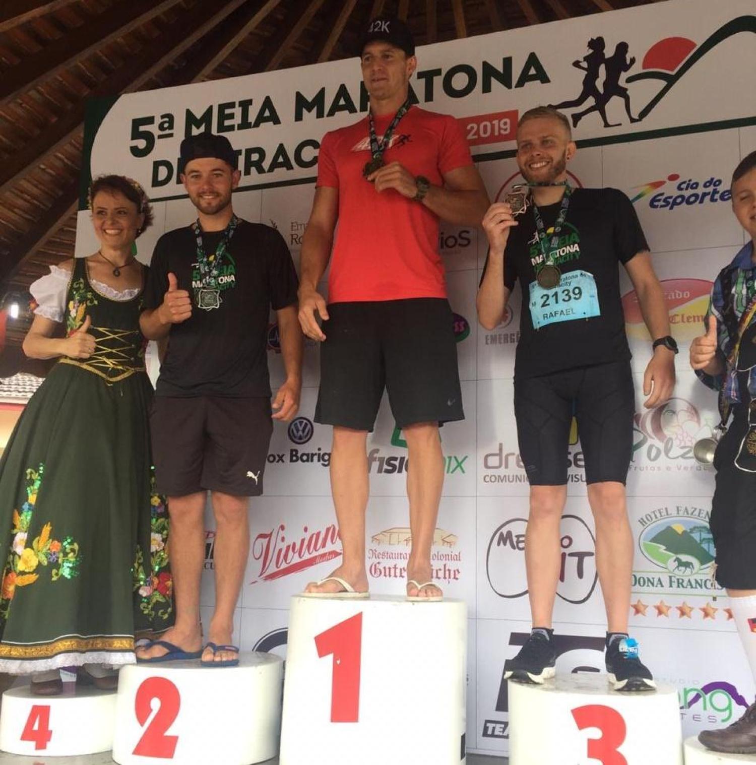 Pienense Dyalles é pódio e fica em 2º lugar na Meia Maratona de Piracity em Joinville