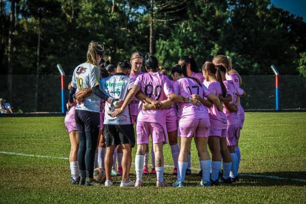[Bat-Bola goleia o União Gramados e conquista o título Municipal de Suíço]