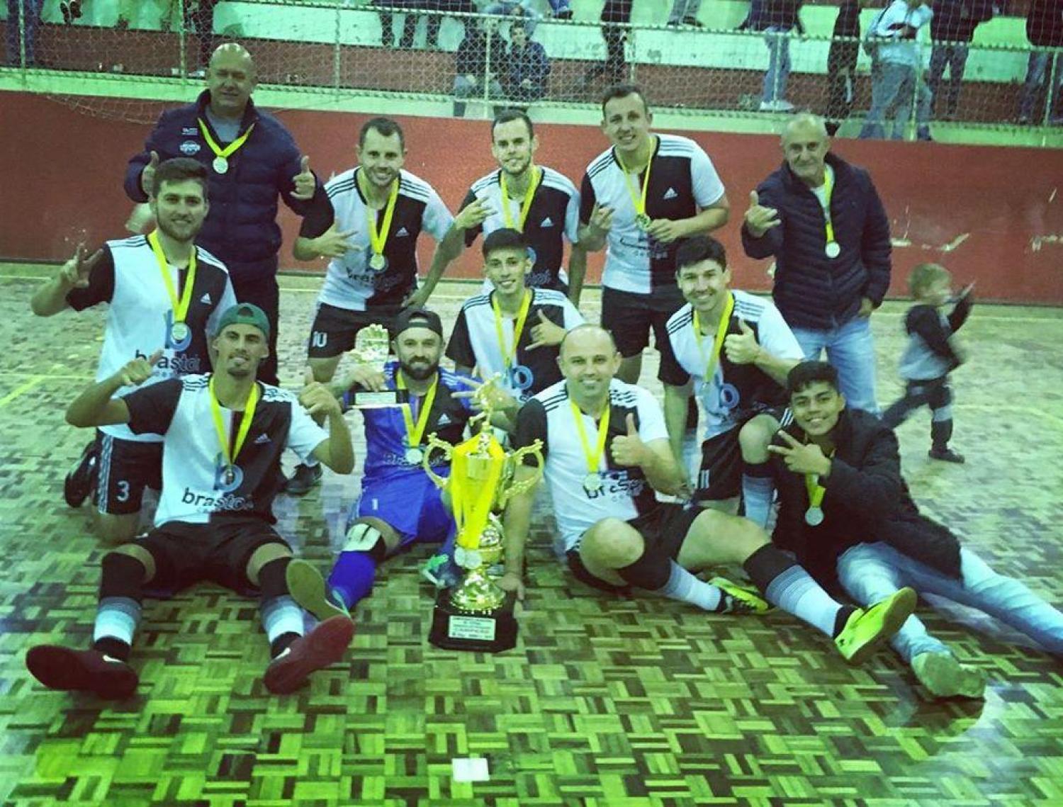 Brastok Designe e Amizade Picacinho são os campeões do futsal Pienense