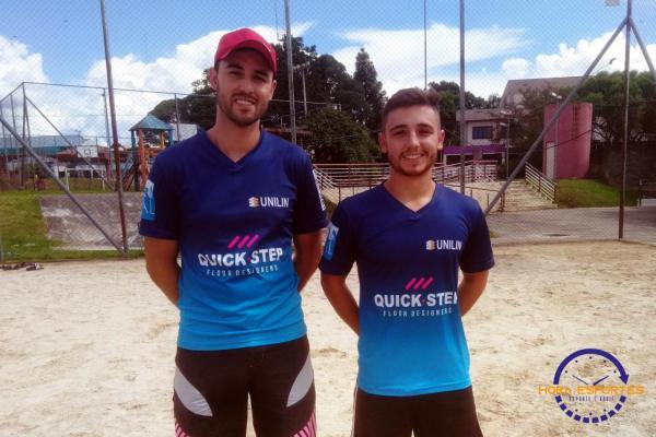 [Bruno e Juninho, campeões do primeiro torneio de pênaltis do Projeto Verão]