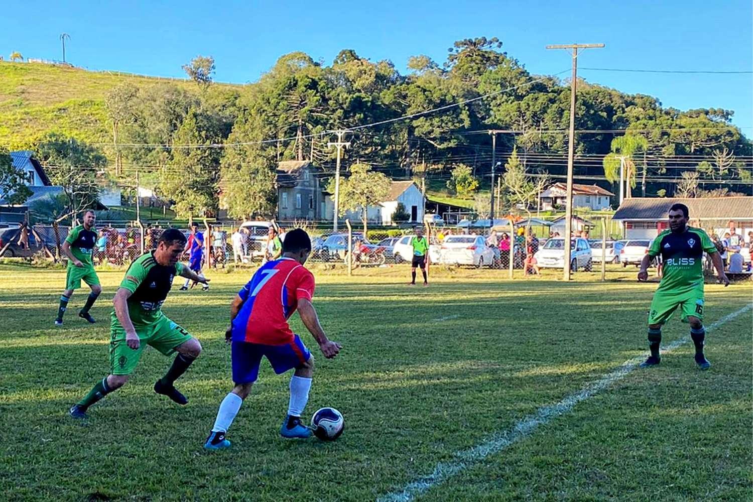 Campeonato Municipal de Futebol Society de Piên tem rodada emocionante no Campo da Campina dos Maia