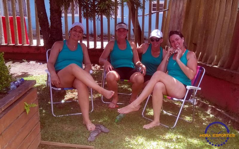 [Confira as fotos do vôlei de areia de quartetos femininos]