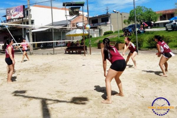 Confira as fotos do vôlei de areia de quartetos femininos