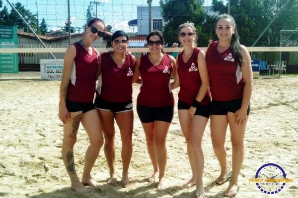 Confira as fotos do vôlei de areia de quartetos femininos
