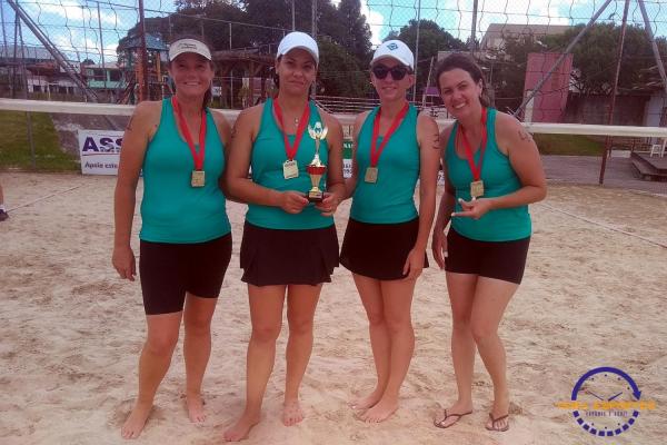 Confira as fotos do vôlei de areia de quartetos femininos