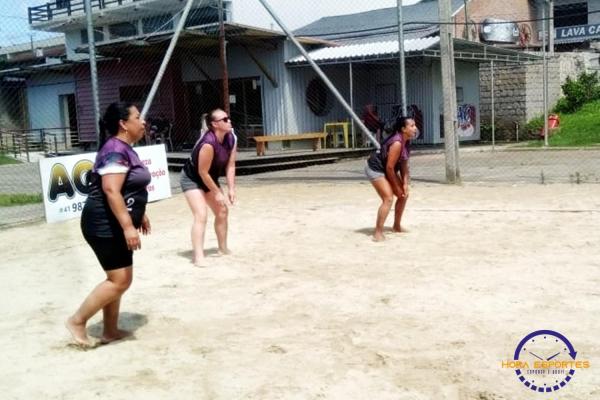 Confira as fotos do vôlei de areia de quartetos femininos