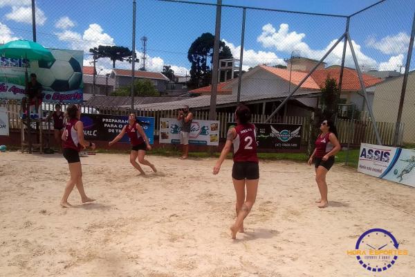 Confira as fotos do vôlei de areia de quartetos femininos