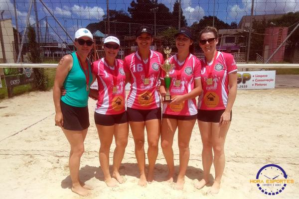 Confira as fotos do vôlei de areia de quartetos femininos