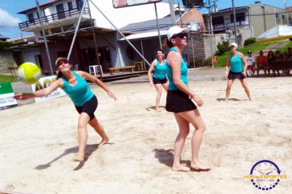 Confira as fotos do vôlei de areia de quartetos femininos