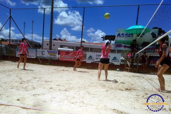 Confira as fotos do vôlei de areia de quartetos femininos