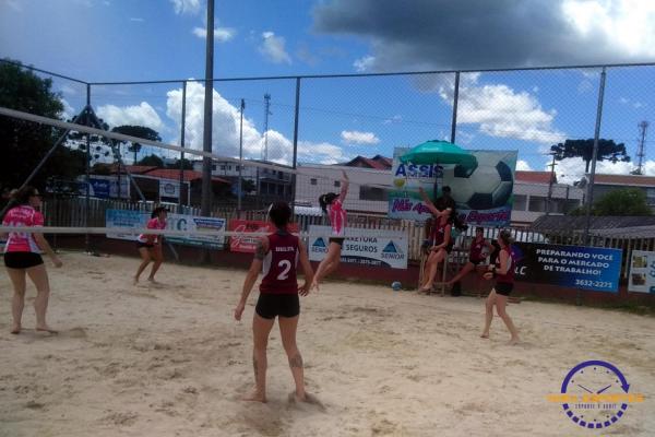 Confira as fotos do vôlei de areia de quartetos femininos