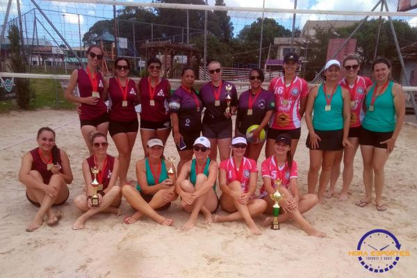 Confira as fotos do vôlei de areia de quartetos femininos
