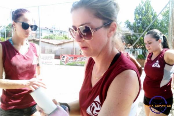 Confira as fotos do vôlei de areia de quartetos femininos