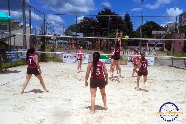 Confira as fotos do vôlei de areia de quartetos femininos