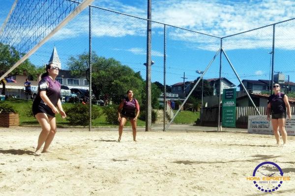 Confira as fotos do vôlei de areia de quartetos femininos