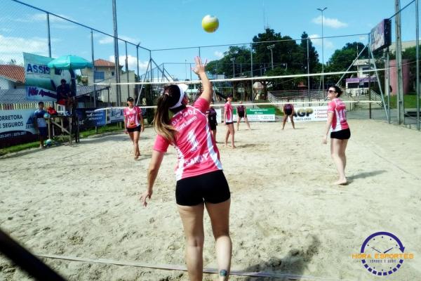 Confira as fotos do vôlei de areia de quartetos femininos