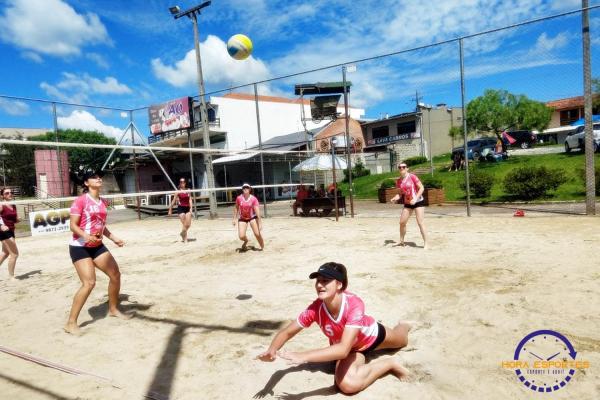 Confira as fotos do vôlei de areia de quartetos femininos