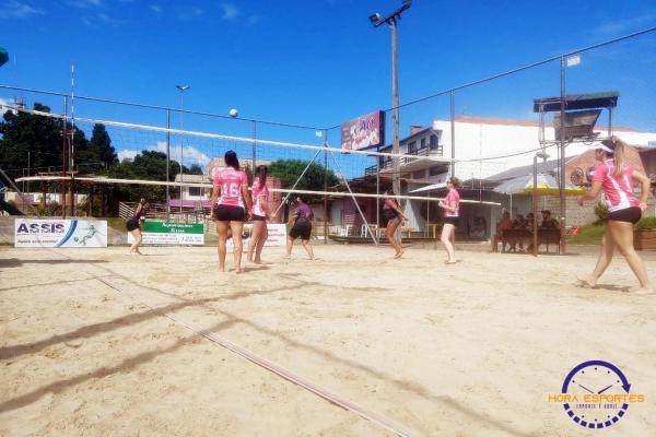 Confira as fotos do vôlei de areia de quartetos femininos