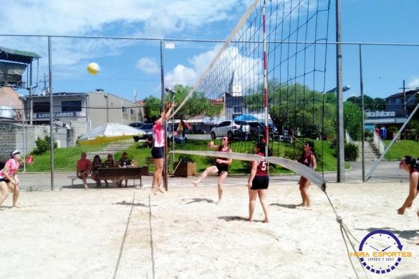 Confira as fotos do vôlei de areia de quartetos femininos