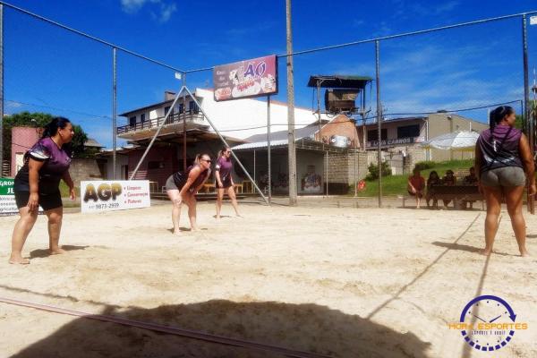 Confira as fotos do vôlei de areia de quartetos femininos