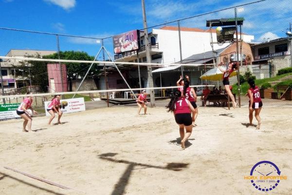 Confira as fotos do vôlei de areia de quartetos femininos