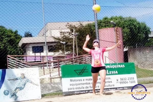 Confira as fotos do vôlei de areia de quartetos femininos