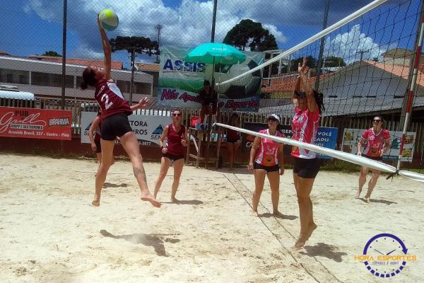 Confira as fotos do vôlei de areia de quartetos femininos