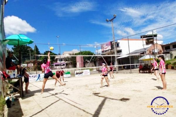 Confira as fotos do vôlei de areia de quartetos femininos