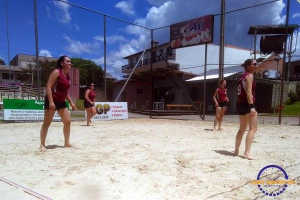 Confira as fotos do vôlei de areia de quartetos femininos