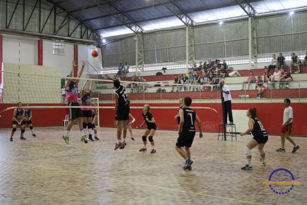 Confira as fotos do Voleibol Misto