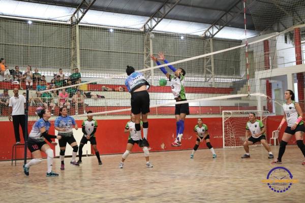 Confira as fotos do Voleibol Misto