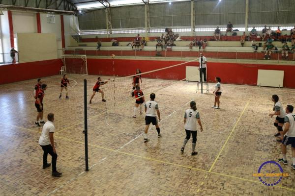 Confira as fotos do Voleibol Misto