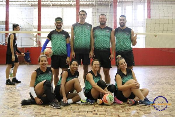 Confira as fotos do Voleibol Misto