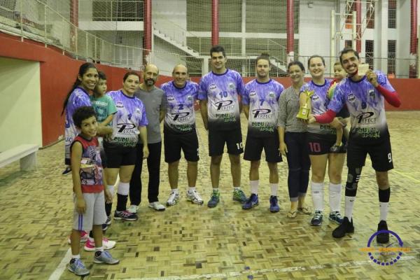 Confira as fotos do Voleibol Misto