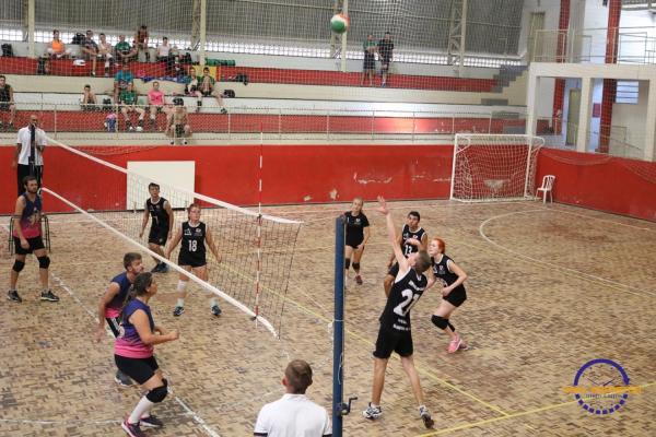 Confira as fotos do Voleibol Misto