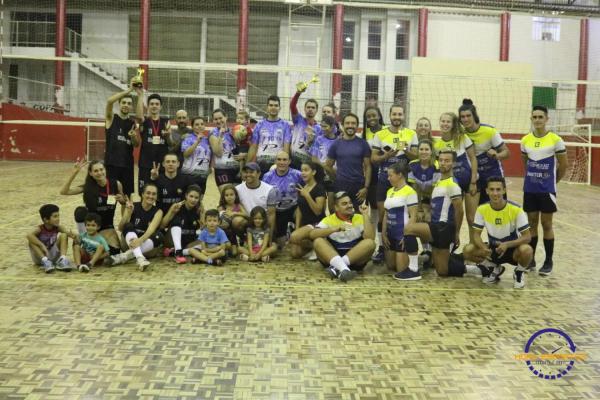 Confira as fotos do Voleibol Misto