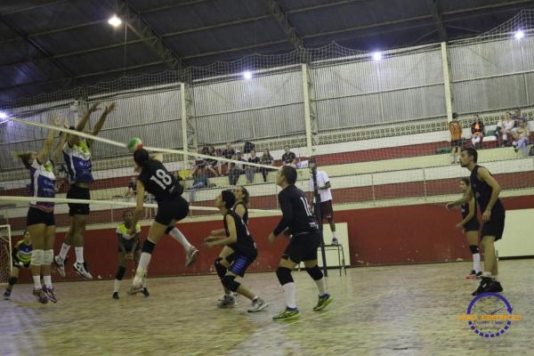 Confira as fotos do Voleibol Misto