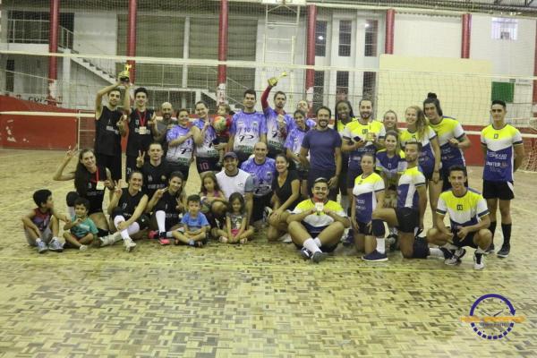 Confira as fotos do Voleibol Misto