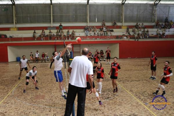 Confira as fotos do Voleibol Misto