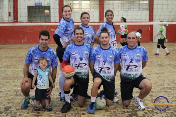 Confira as fotos do Voleibol Misto