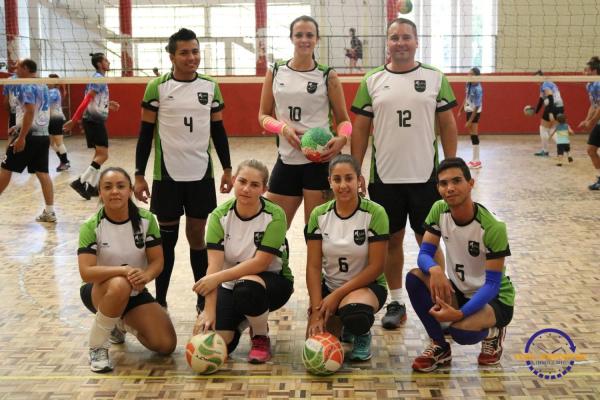 Confira as fotos do Voleibol Misto