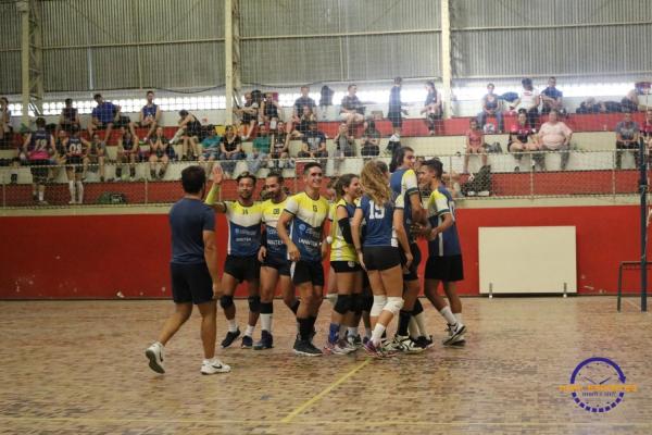 Confira as fotos do Voleibol Misto