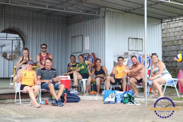 Confira as imagens do vôlei de areia de duplas mistas