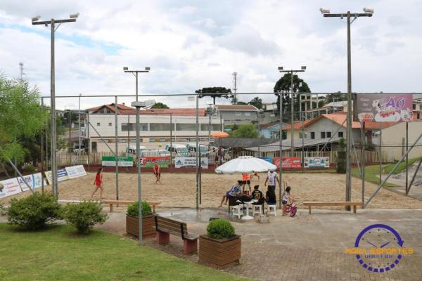 Confira as imagens do vôlei de areia de duplas mistas
