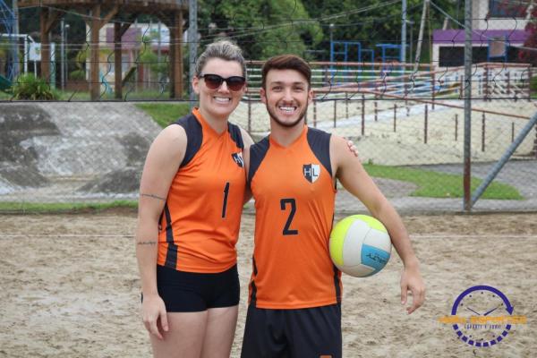 Confira as imagens do vôlei de areia de duplas mistas