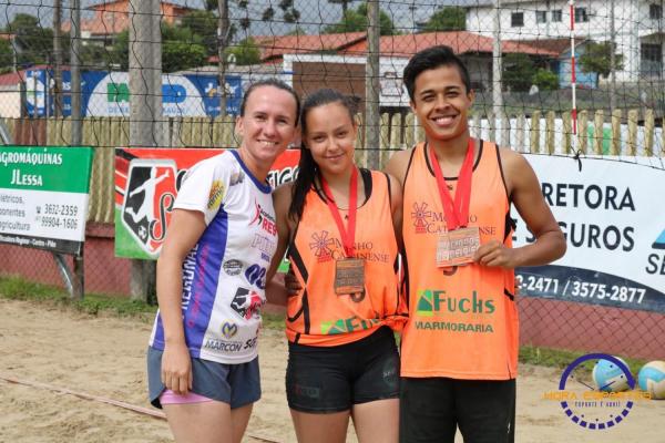 Confira as imagens do vôlei de areia de duplas mistas