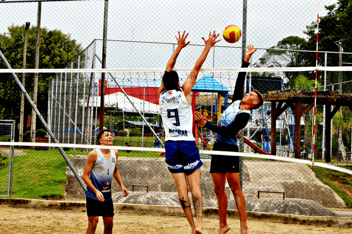 Dsiales e Junior conquistam o ouro no voleibol de praia masculino em Piên