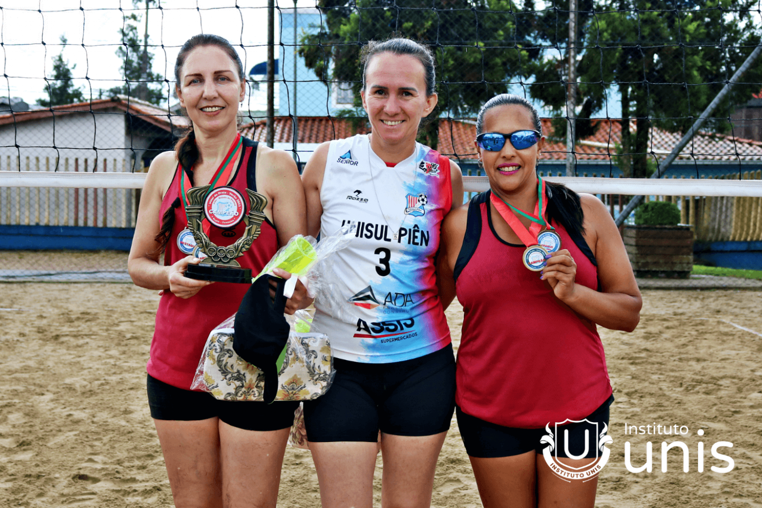 Dupla curitibana conquista o ouro no voleibol de praia feminino em Piên