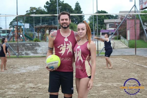 Confira as imagens do vôlei de areia de duplas mistas