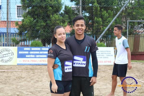 Confira as imagens do vôlei de areia de duplas mistas